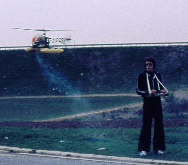 erster Rundflug mit Bell 47g im heutigen Industriegebiet von Heidelberg-Rohrbach 1977 von Peter Ebert, mit Blick auf den Zubringer von Heidelberg-Schwetzingen und der ehemaligen Patrick-Henry-Village