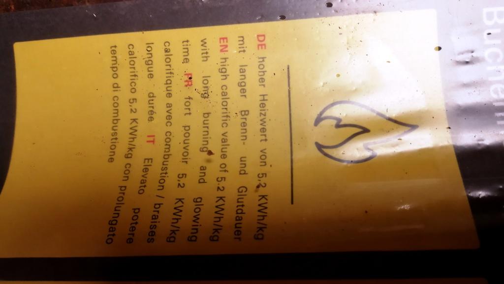 Etikett vom Buchenholzpäckchen mit 4 Stücken und 52 kWh Energiegehalt