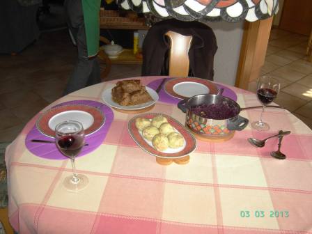 Rouladen mit Kartoffelknödel und Apfelrotkraut