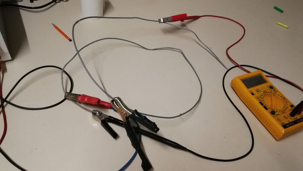 Hochvolt-System-Messung am Eisendraht mit Übergangswiderstandsmessung ohne Kelvinklemme